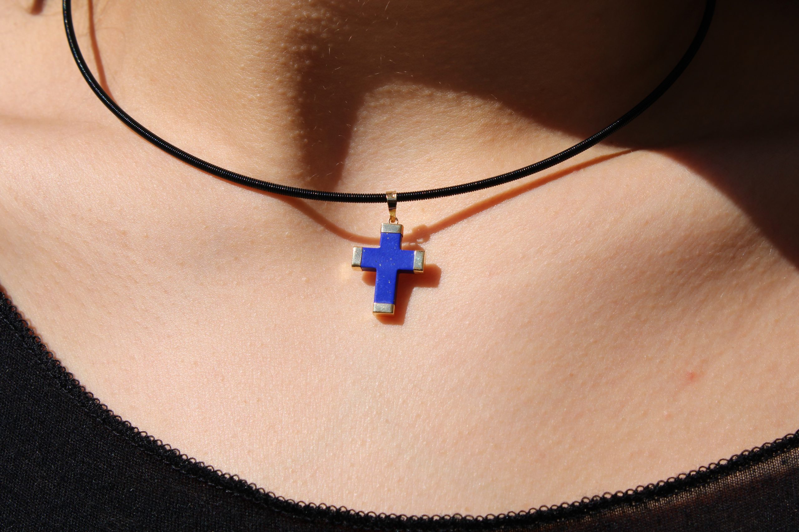 Μαύρη Βέργα Κολιέ – minimal, Ανθεκτική & Ευέλικτη