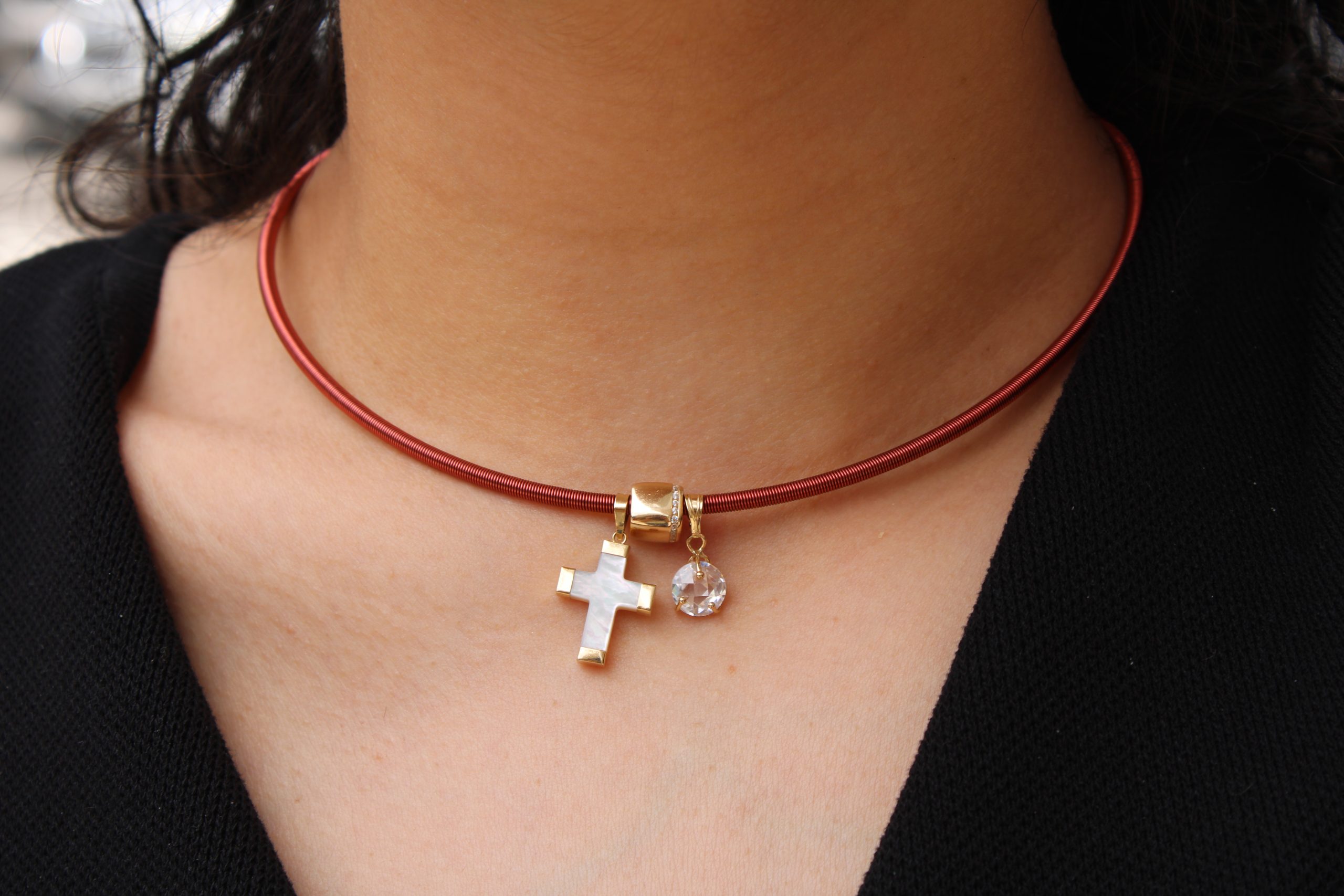 Κόκκινη Βέργα Κολιέ – minimal, Ανθεκτική & Ευέλικτη