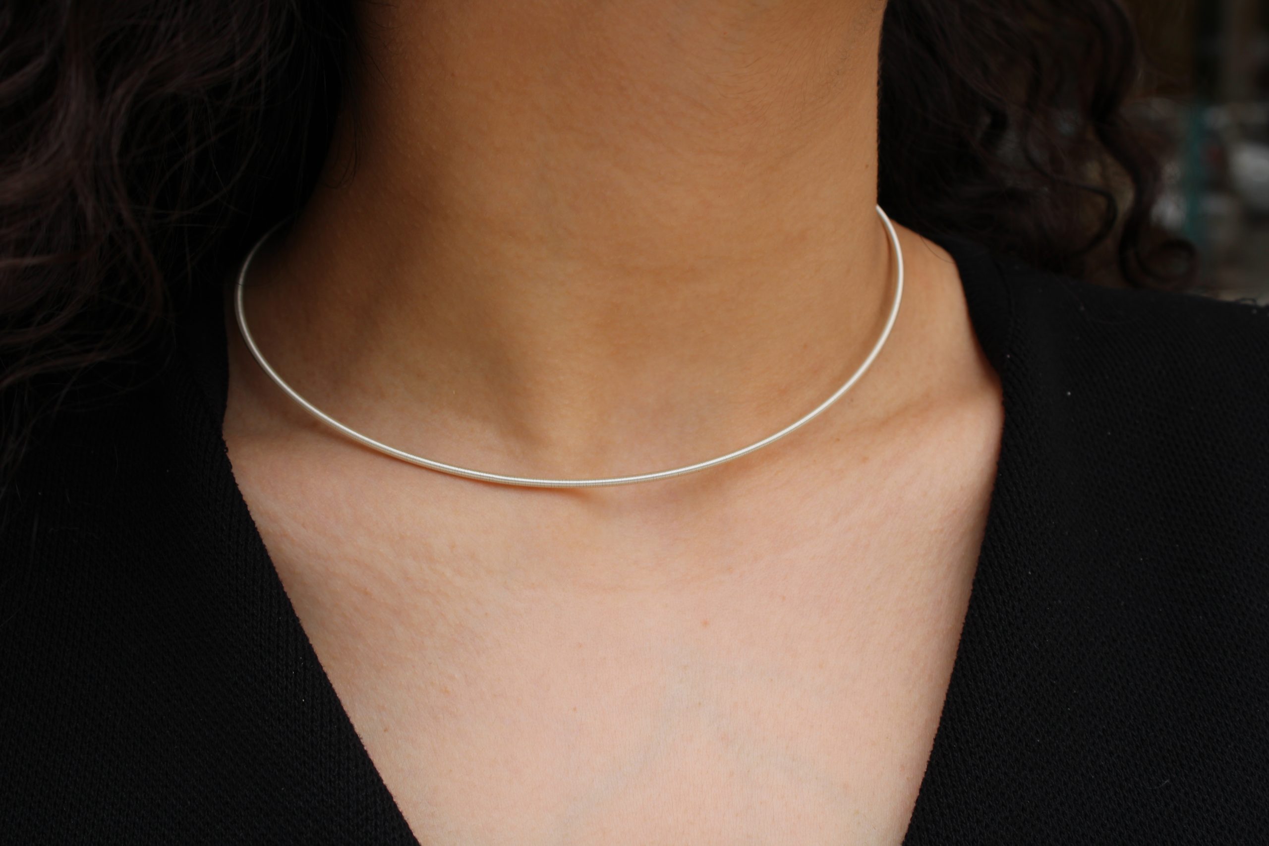 Ασημί Βέργα Κολιέ – minimal, Ανθεκτική & Ευέλικτη